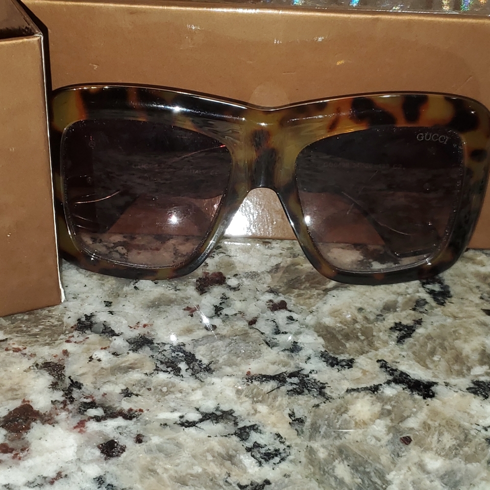 GUCCI SUNGLASSES